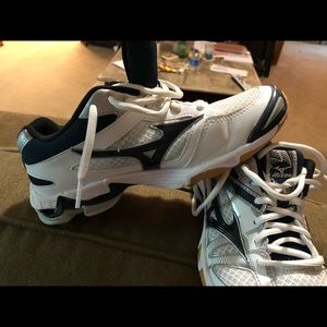 Mizuno volleyball shoes